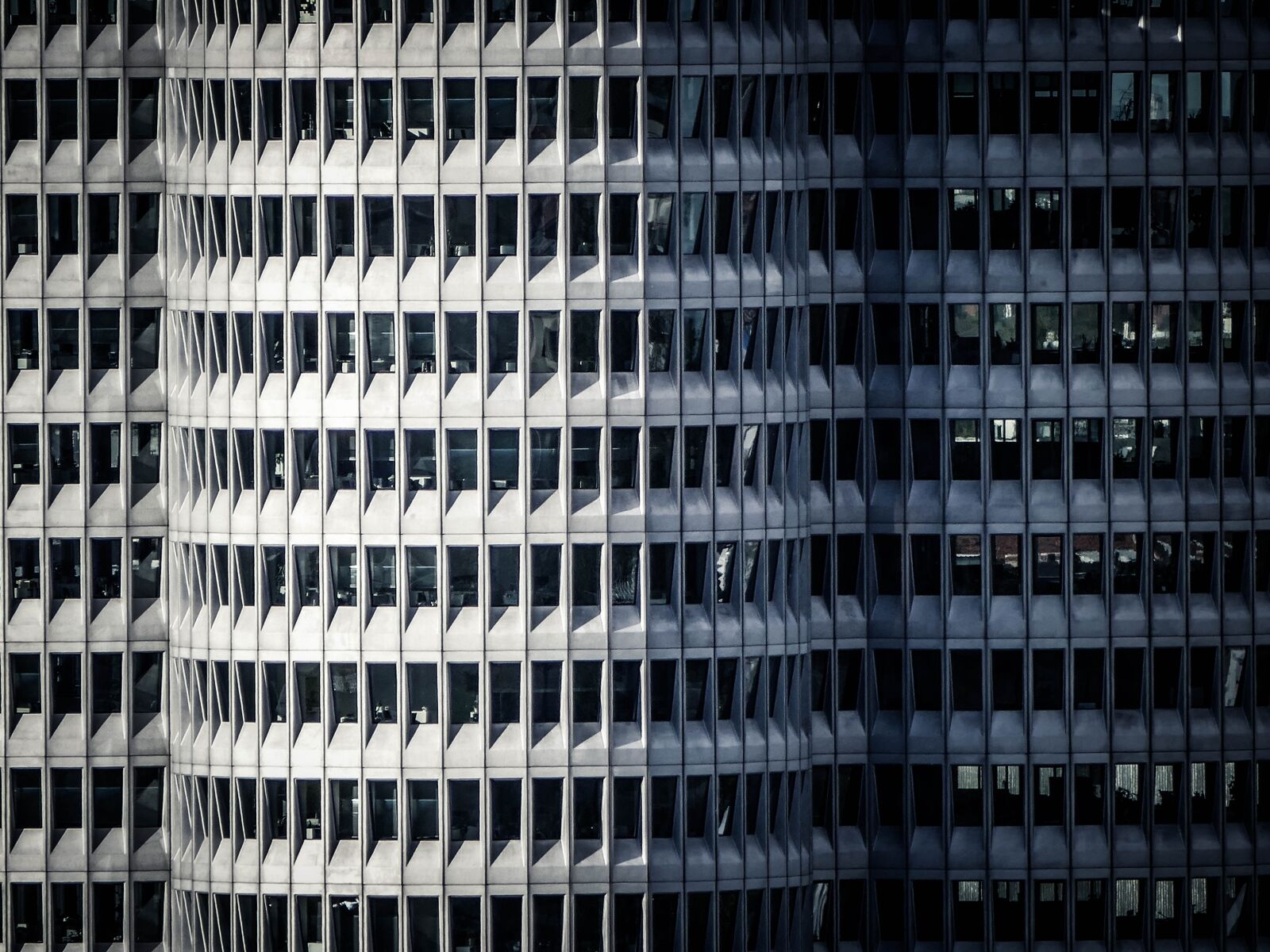 Panasonic Lumix DMC-FZ1000 sample photo. Munich, bmw four-cylinder, office photography