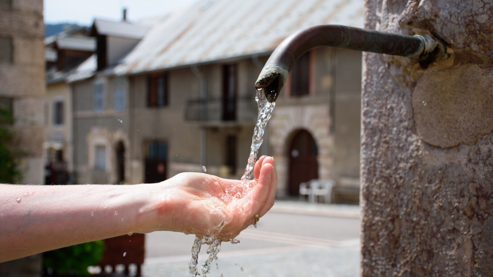 Nikon D5500 sample photo. Water, hand, fountain photography