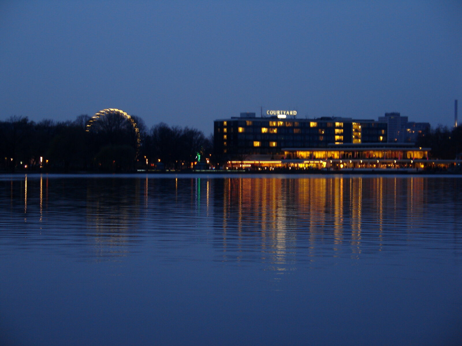Sony DSC-V3 sample photo. Blue, city, hannover, lake photography