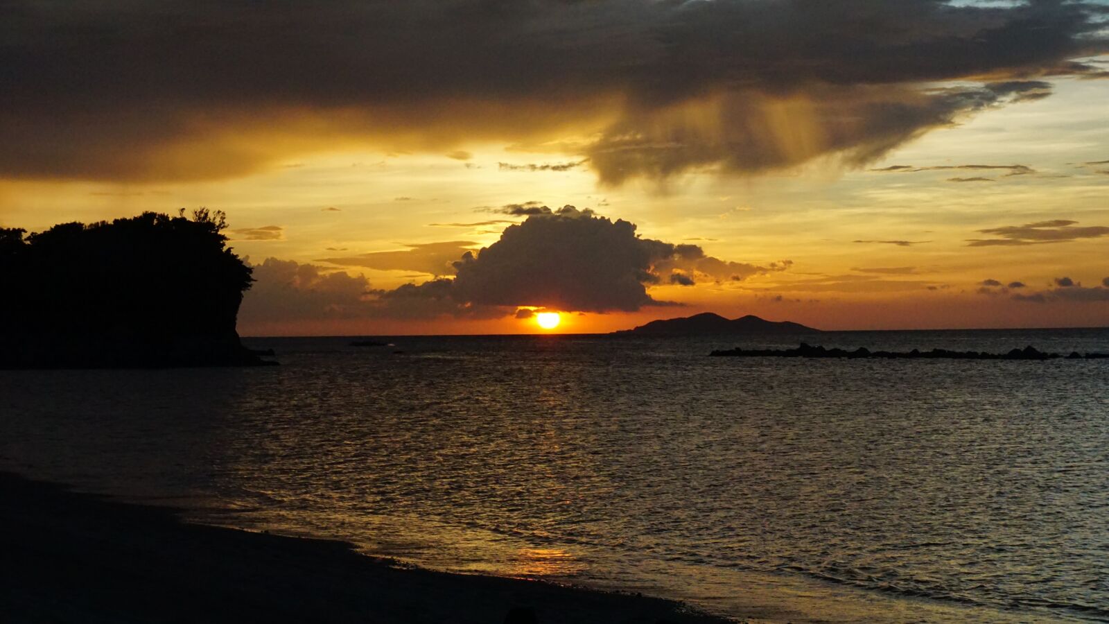 Sony a6000 sample photo. Sunset, tropical, restaurant photography