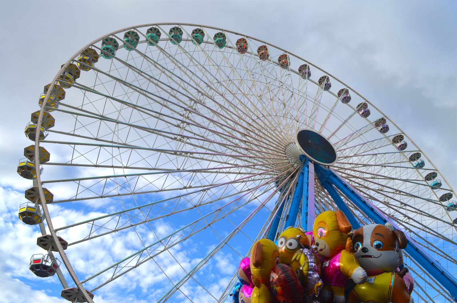 Nikon D5100 sample photo. Ferris wheel, blue sky photography