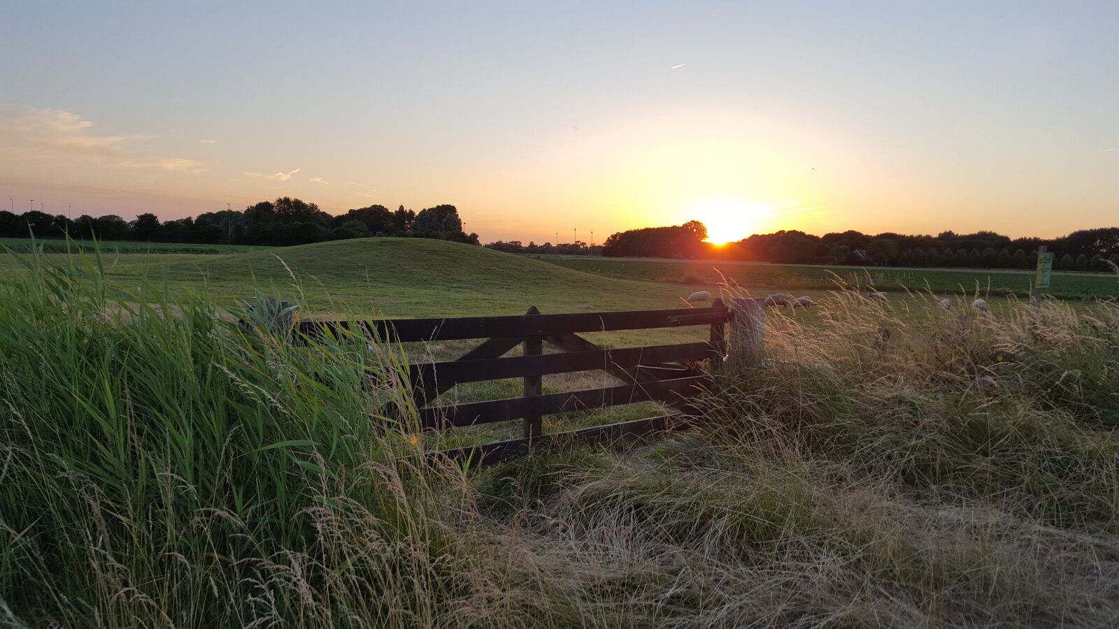 Samsung Galaxy S6 sample photo. Sunset, orange, fence photography