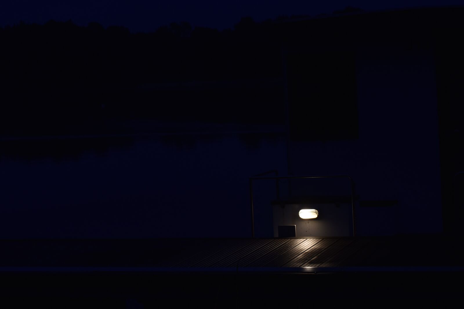 Nikon D5600 sample photo. Light, night, houseboat photography