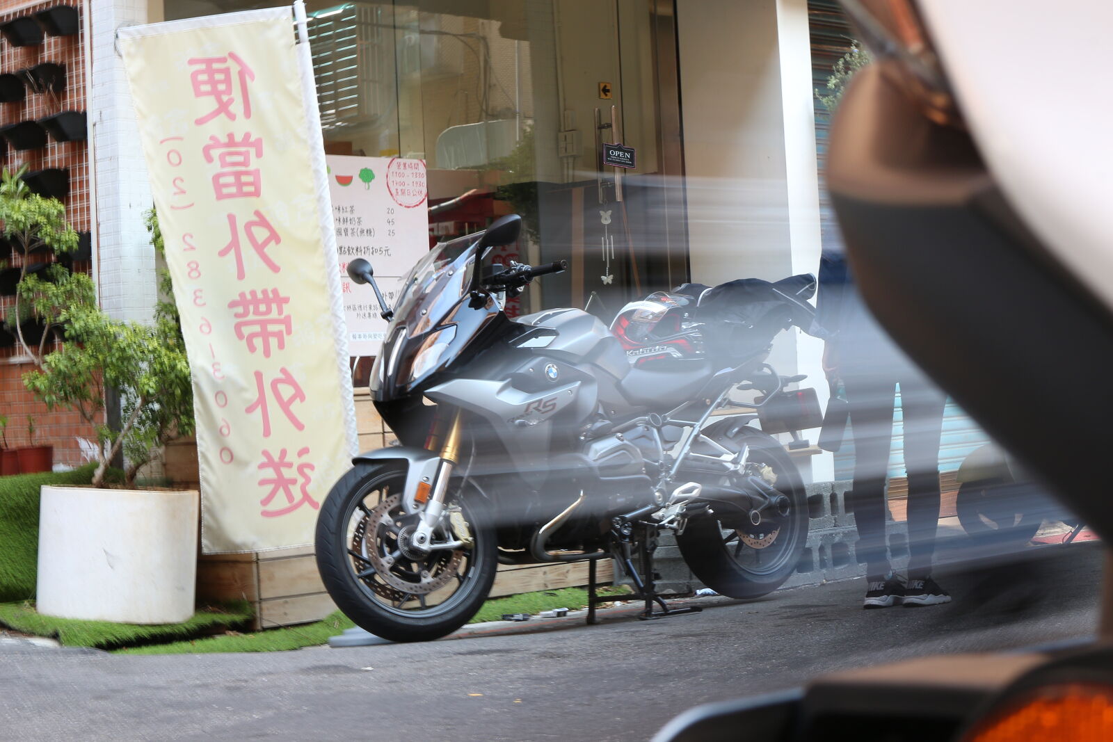 Canon EOS M sample photo