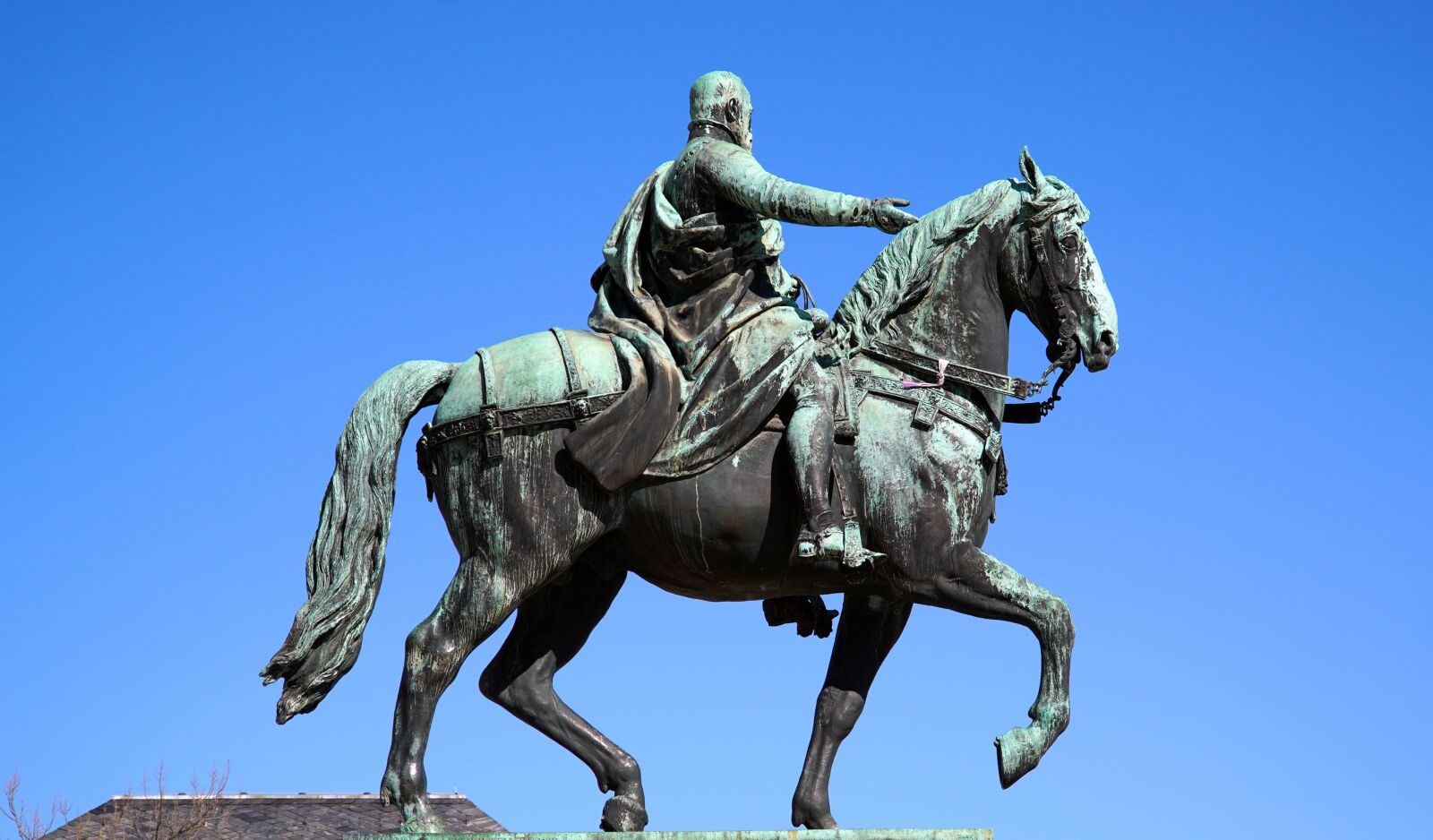 Sony E PZ 18-105mm F4 G OSS sample photo. Monument, statue, sculpture photography