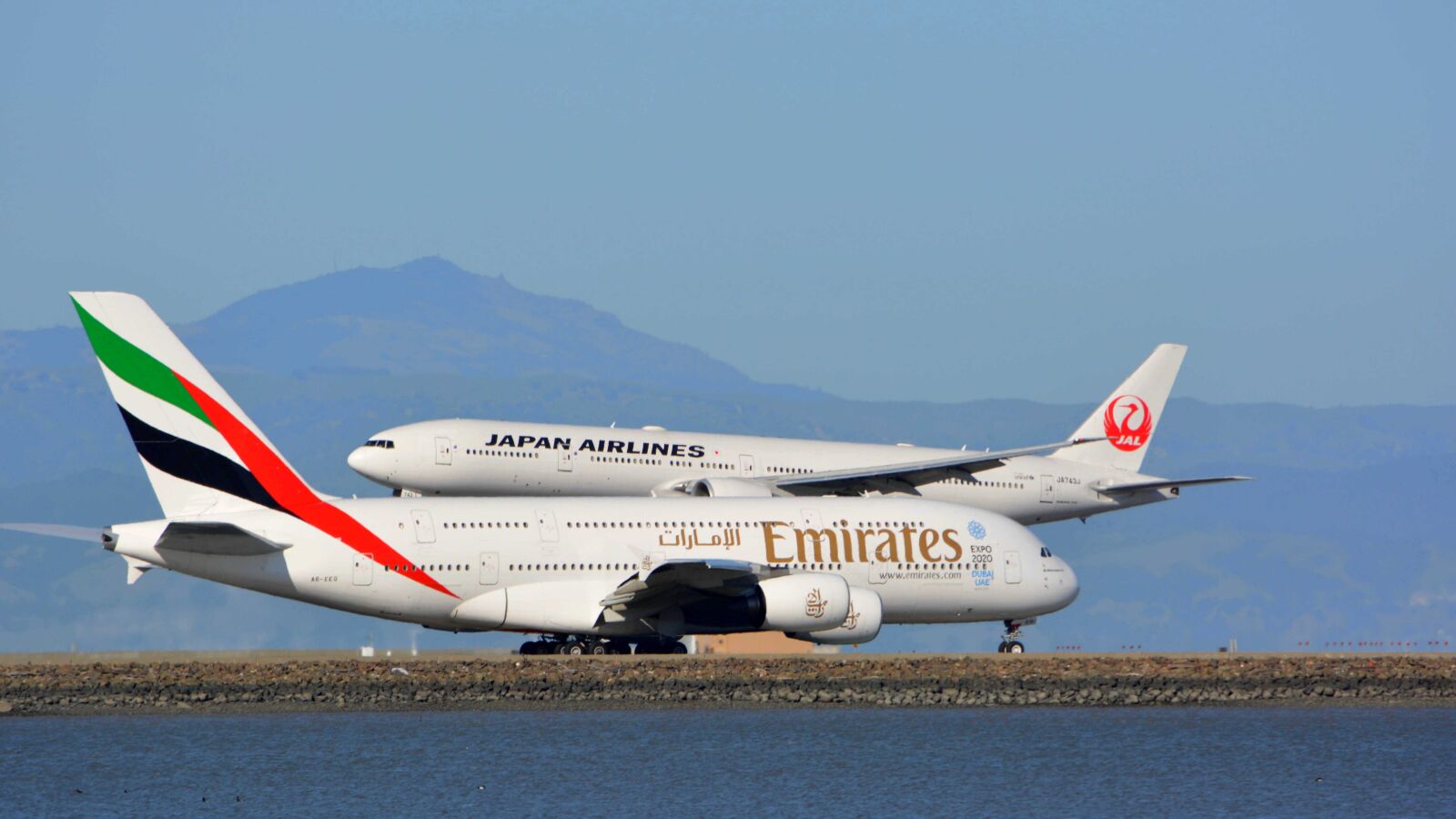 Nikon D5200 sample photo. Uae, planes, emirates photography