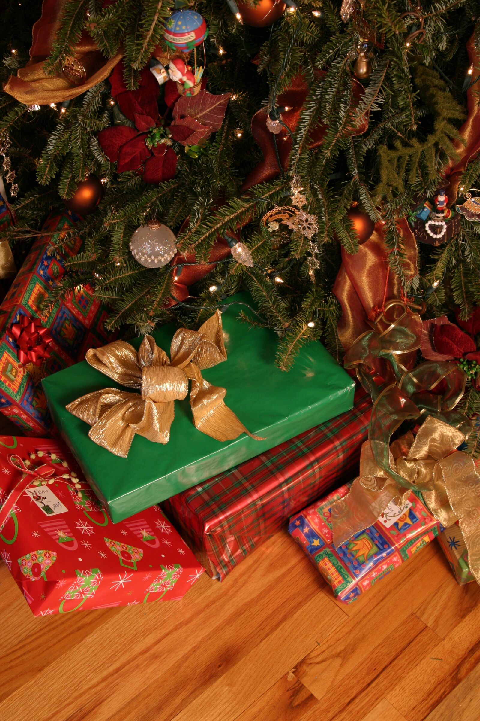 Canon EOS 10D sample photo. Christmas, presents, decoration photography
