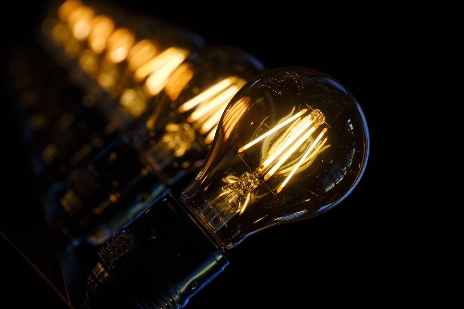 Fujifilm X-T2 + Fujifilm XF 80mm F2.8 R LM OIS WR Macro sample photo. Lamp, light, lighting photography