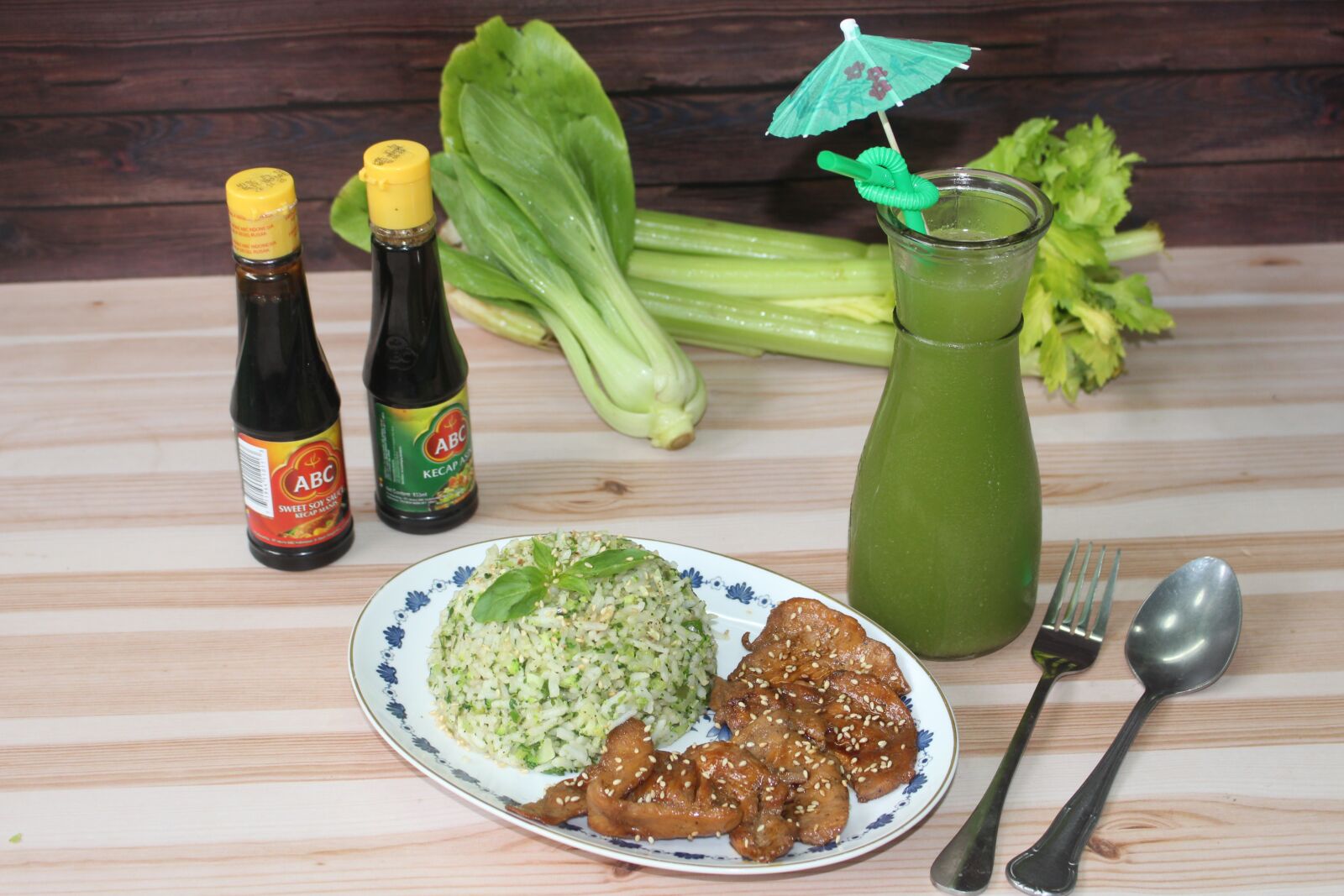 Canon EOS 700D (EOS Rebel T5i / EOS Kiss X7i) sample photo. Fried rice, healthy juice photography