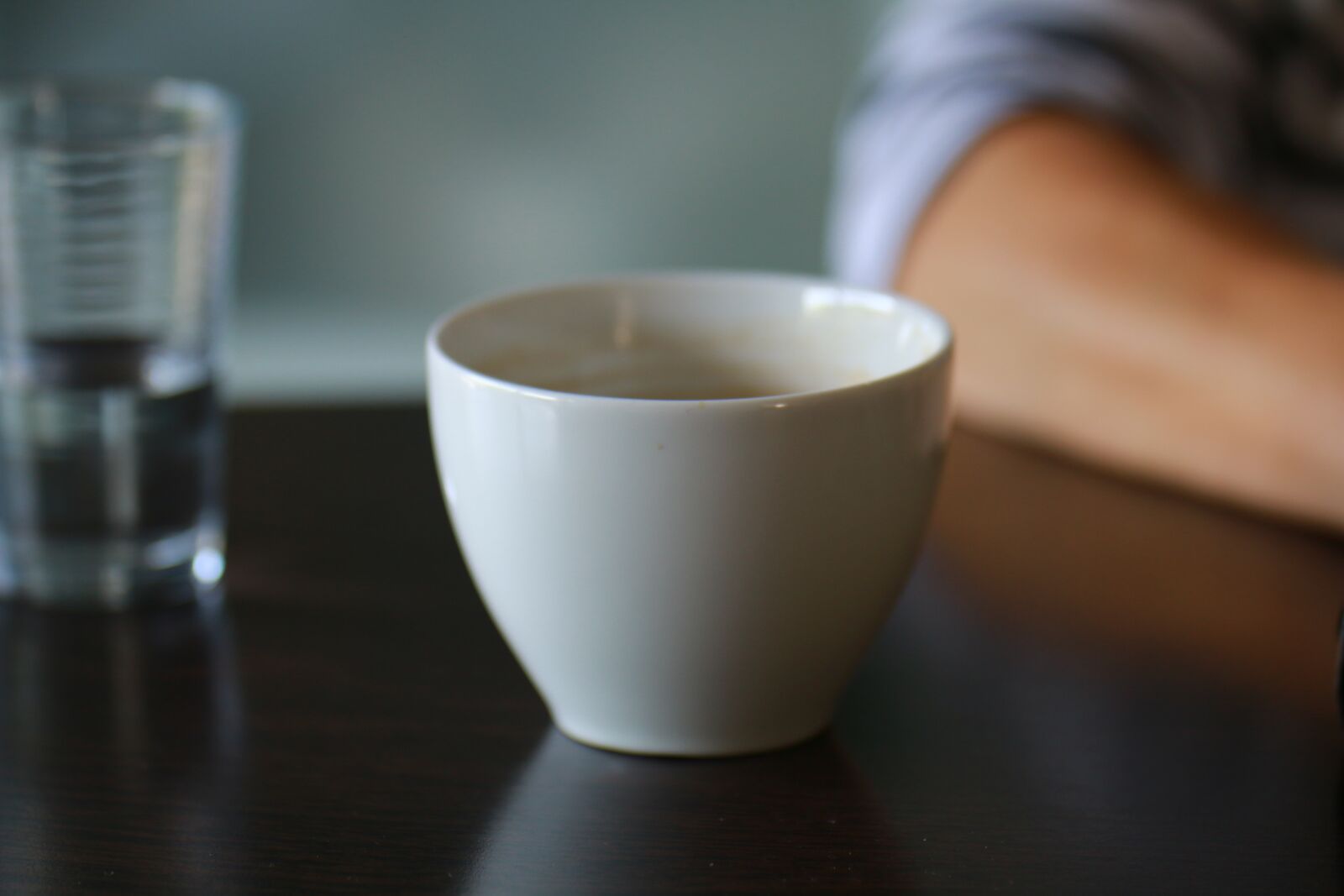 Tamron SP 85mm F1.8 Di VC USD sample photo. Coffee, cup, dialogue photography