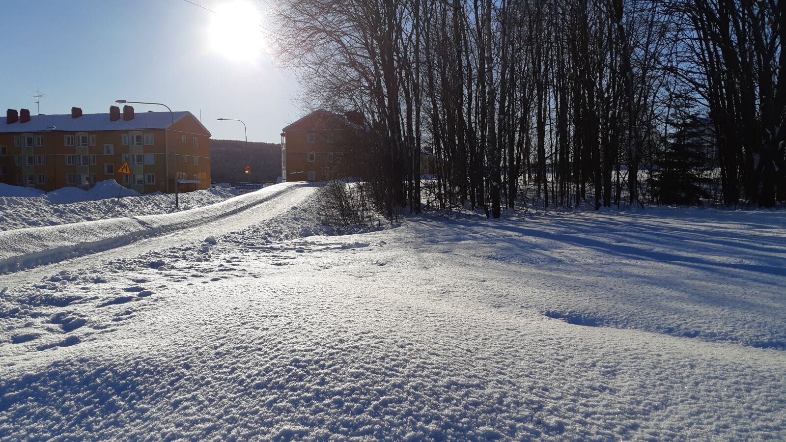 Samsung Galaxy A8(2018) sample photo. Road, solar, winter photography