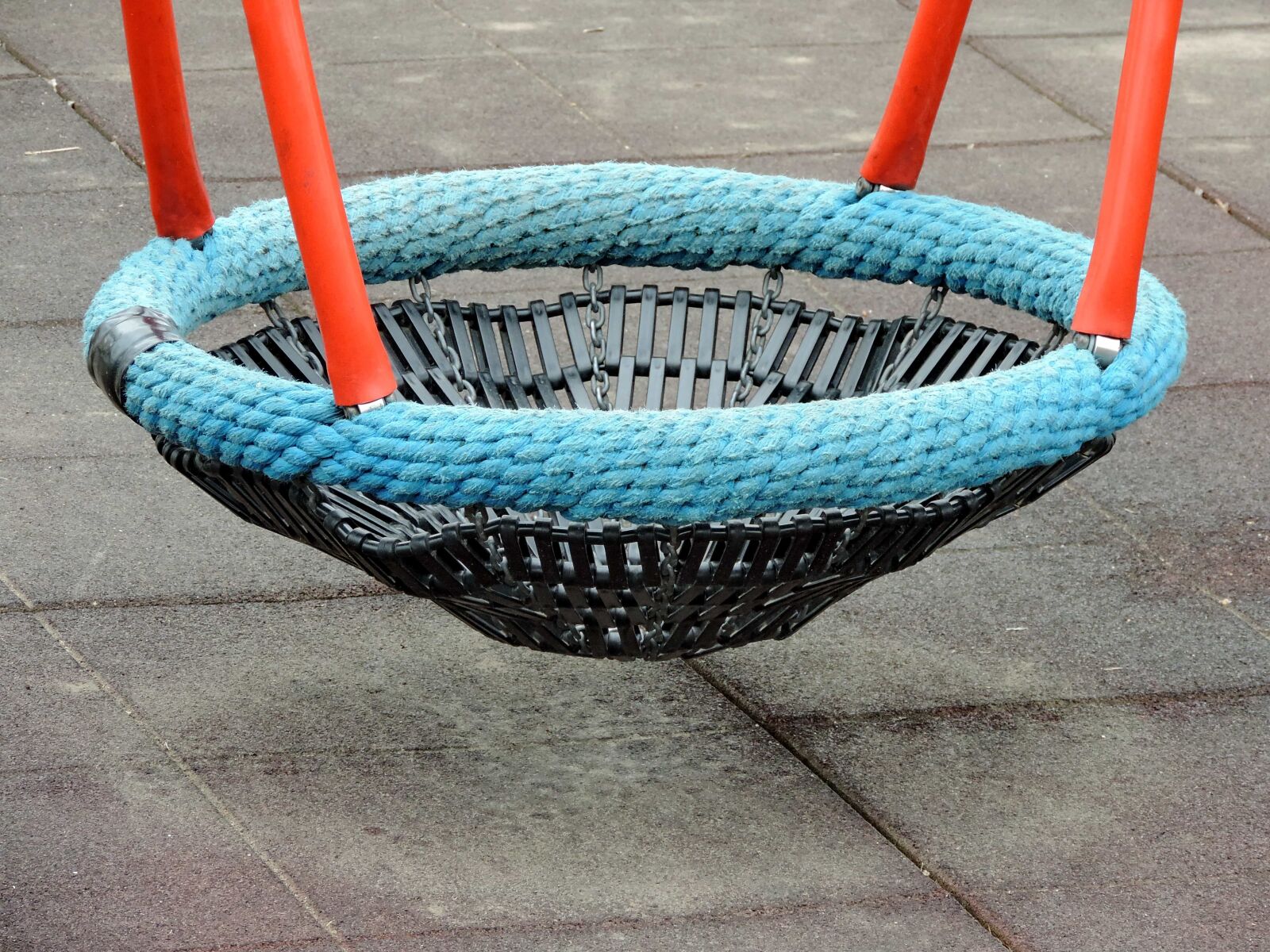 Nikon Coolpix P520 sample photo. Playground, swing, basket, rope photography