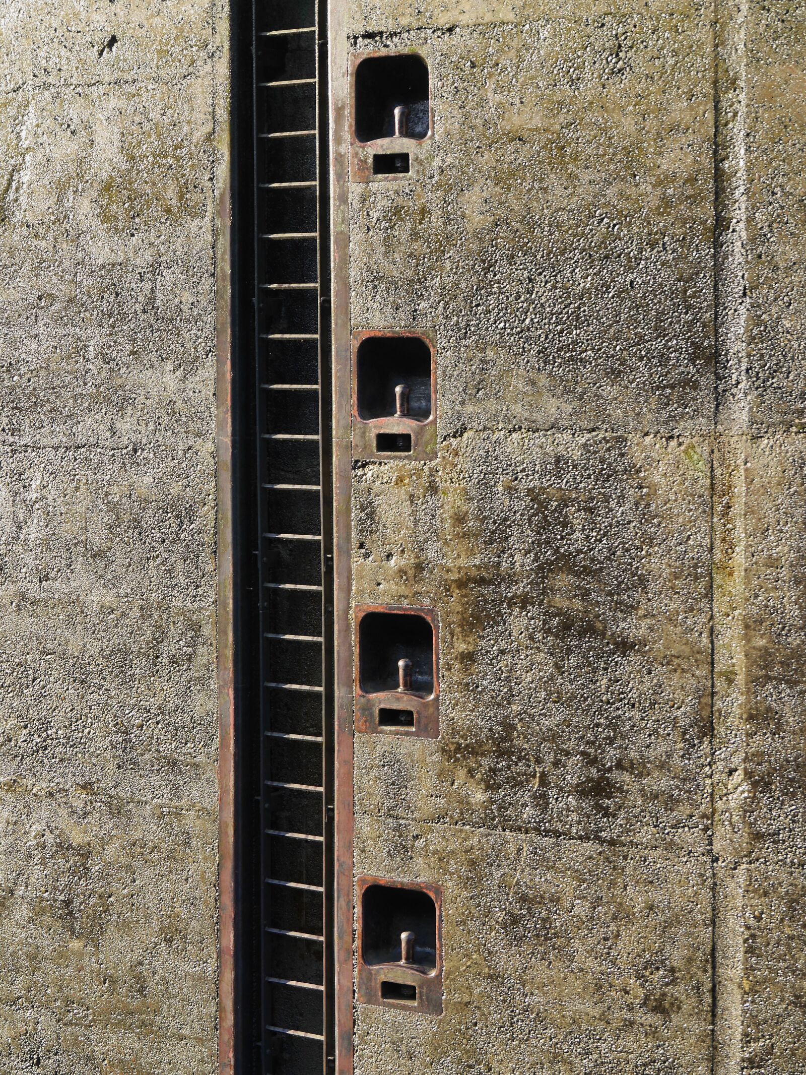 Panasonic Lumix DMC-GH3 sample photo. Sluice wall, lock, lock photography