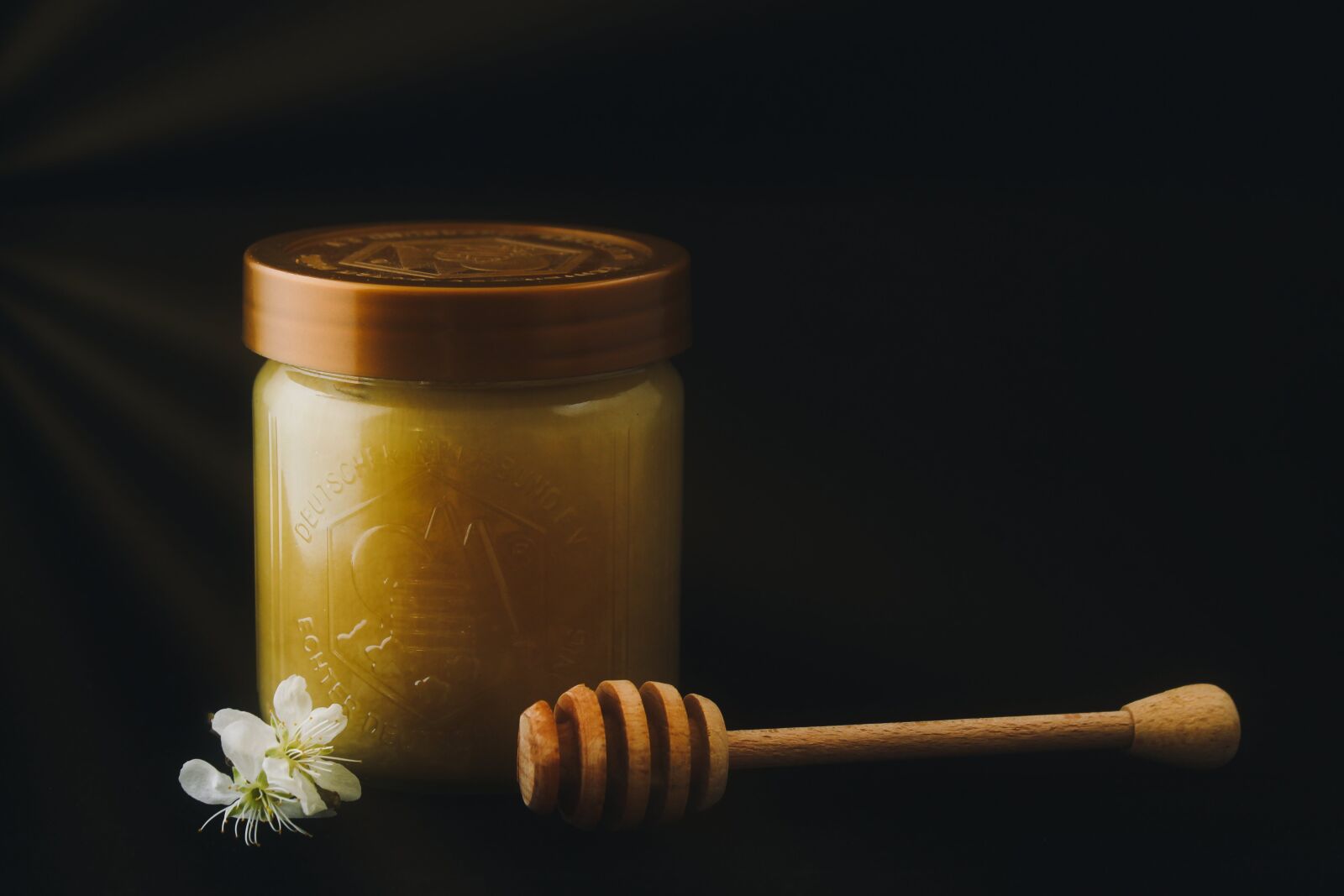 Canon EOS 1300D (EOS Rebel T6 / EOS Kiss X80) sample photo. Honey, beekeeper, beekeeping photography