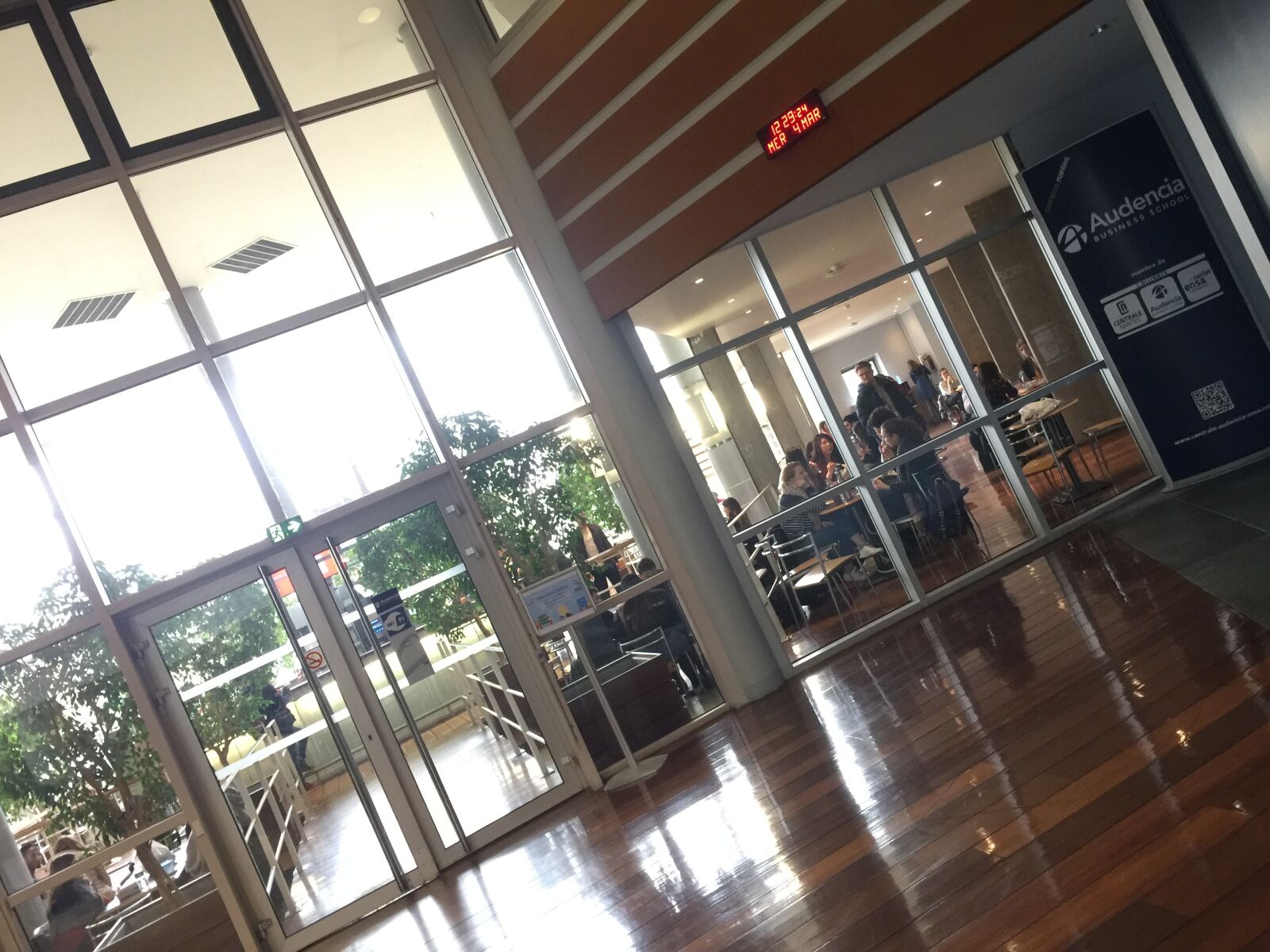 iPhone 6 Plus back camera 4.15mm f/2.2 sample photo. School, hall, library photography