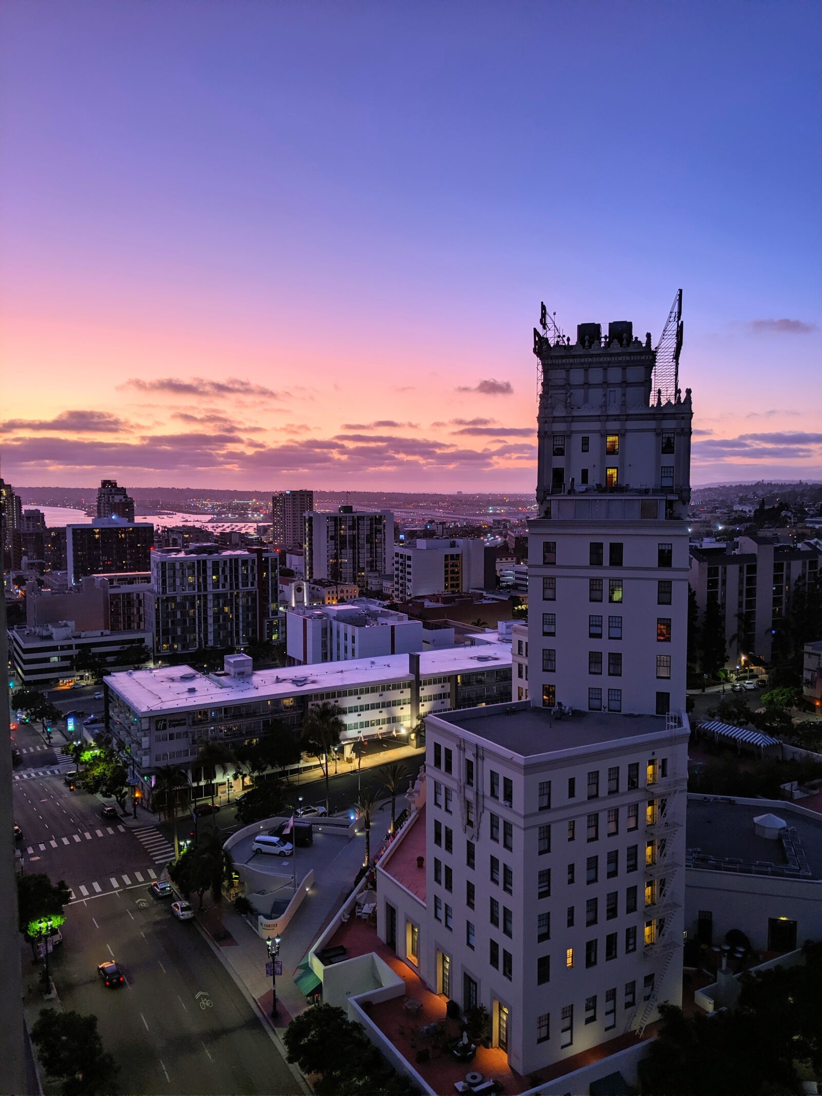 Google Pixel 3 XL sample photo. Cityscape, sunset, high-rise photography