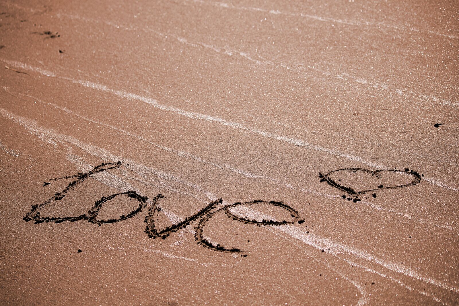 Canon EOS 500D (EOS Rebel T1i / EOS Kiss X3) sample photo. Love, beach, romanticism photography