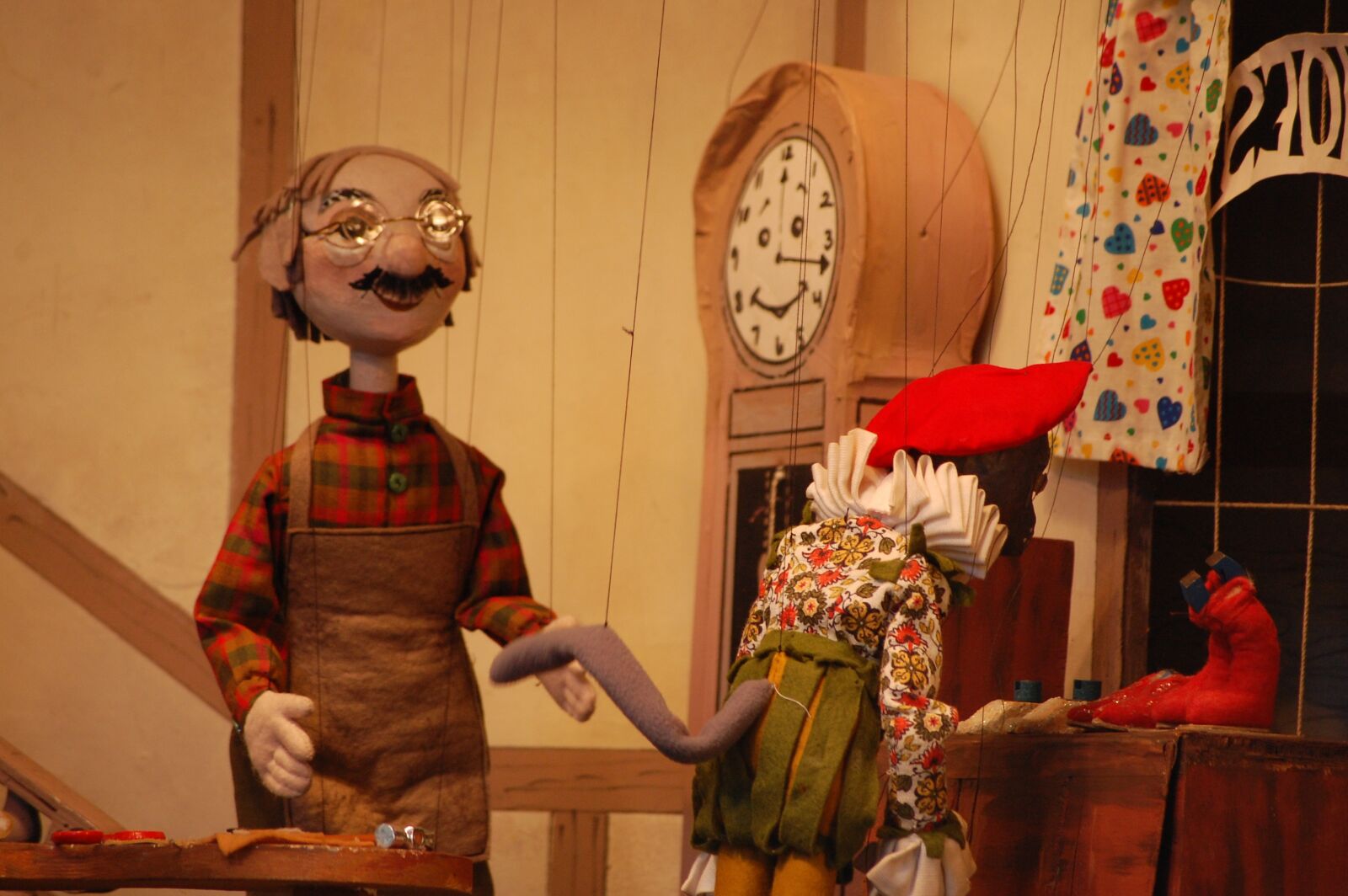 Nikon D40 sample photo. Puppet theatre, clock, craft photography