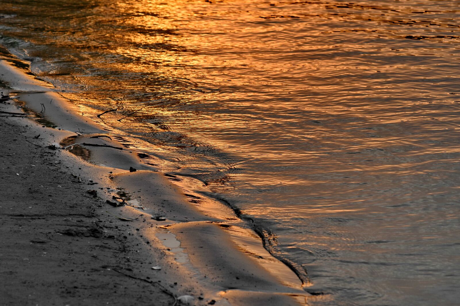 Nikon D5500 sample photo. Coastline, reflection, riverbank, sand photography