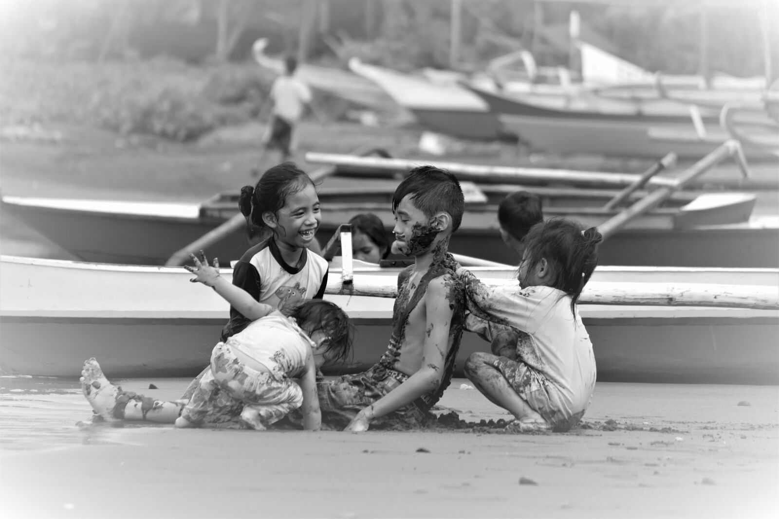 Samsung NX30 + NX 50-200mm F4-5.6 sample photo. Children, beach, play photography