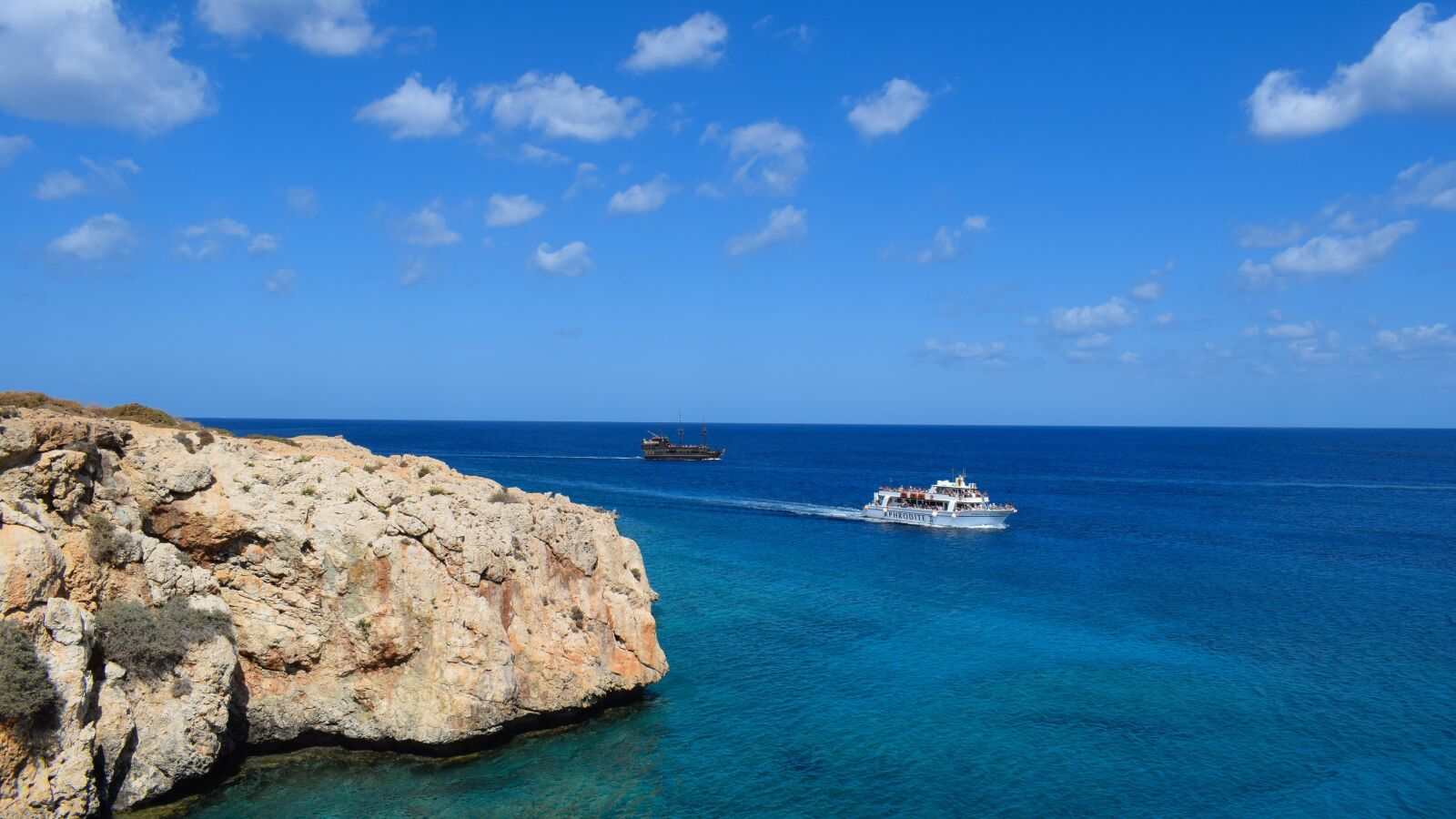 Nikon D3300 sample photo. Rocky coast, sea, horizon photography