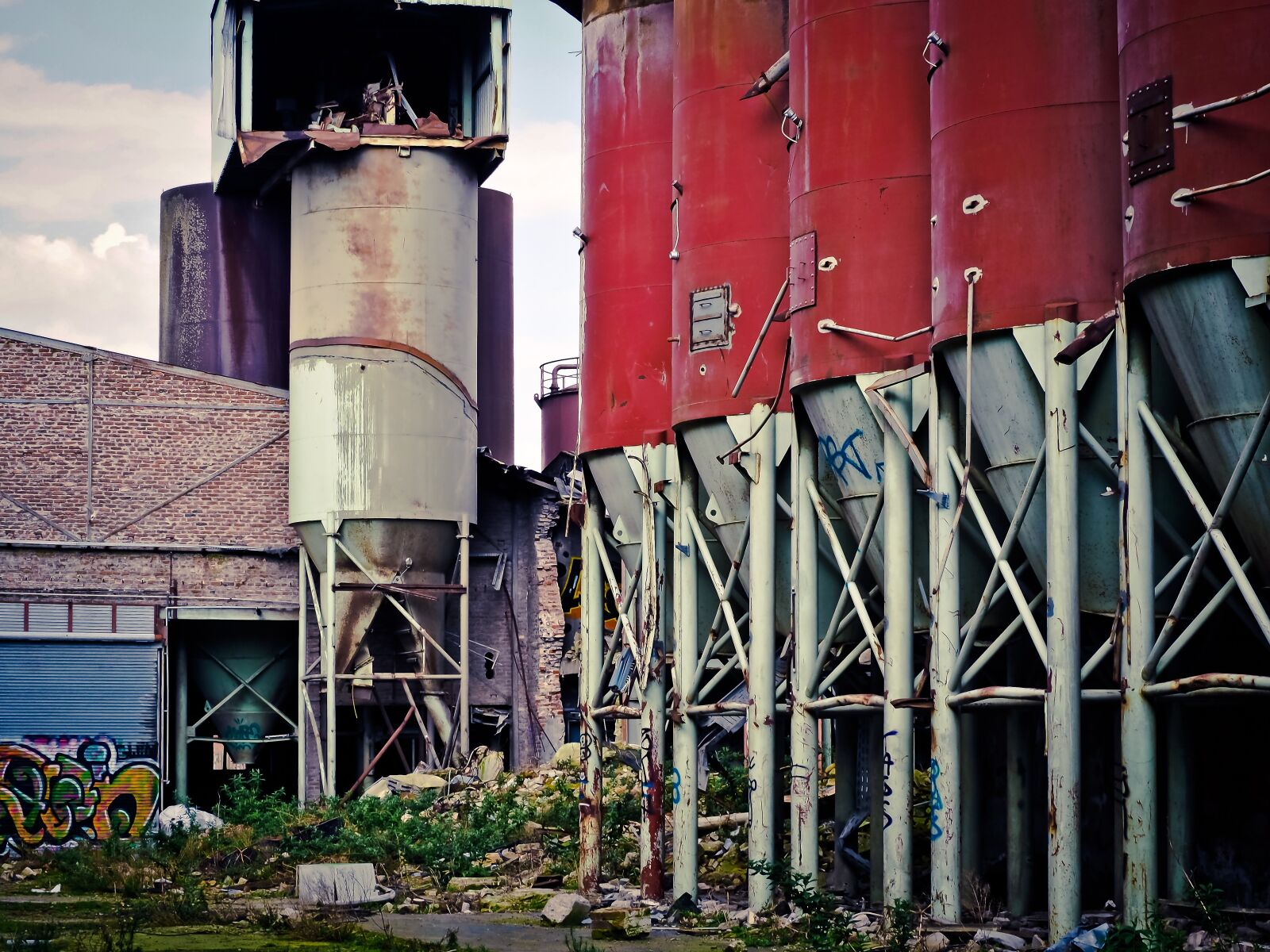 Olympus OM-D E-M10 sample photo. Factory, ruin, old factory photography