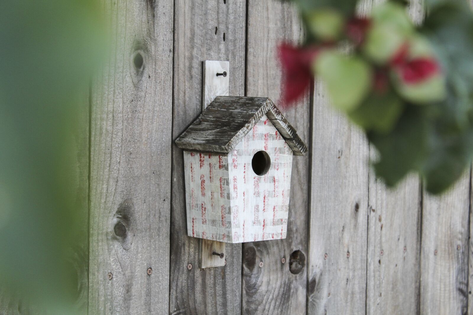Canon EF-S 18-55mm F3.5-5.6 IS sample photo. Birdhouse, wood, wooden photography