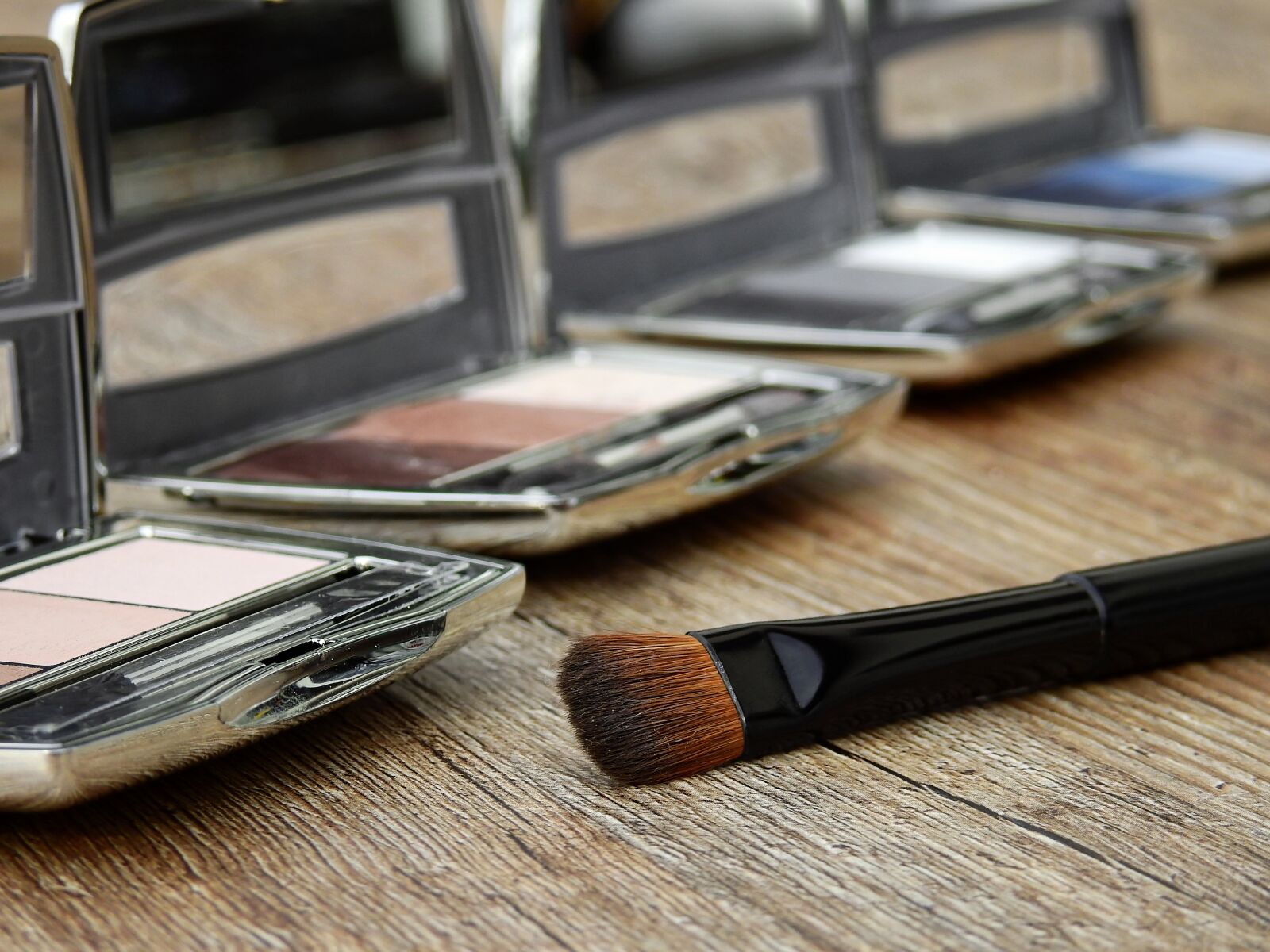 Nikon Coolpix P900 sample photo. Cosmetics, make up, makeup photography