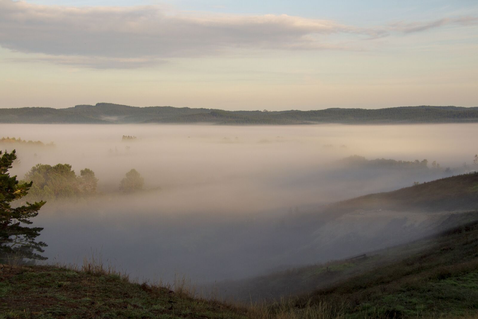 Canon EF-S 17-85mm F4-5.6 IS USM sample photo. Valley, sunrise, morning photography