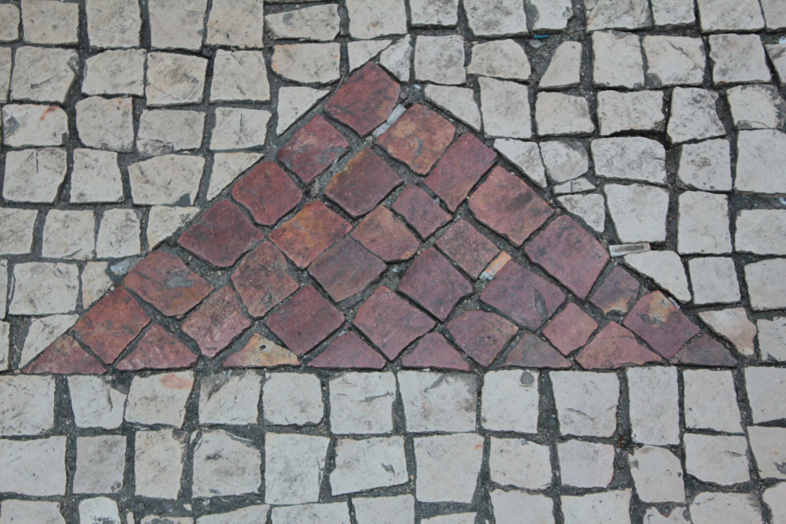 Canon EOS 550D (EOS Rebel T2i / EOS Kiss X4) sample photo. Street, tile photography