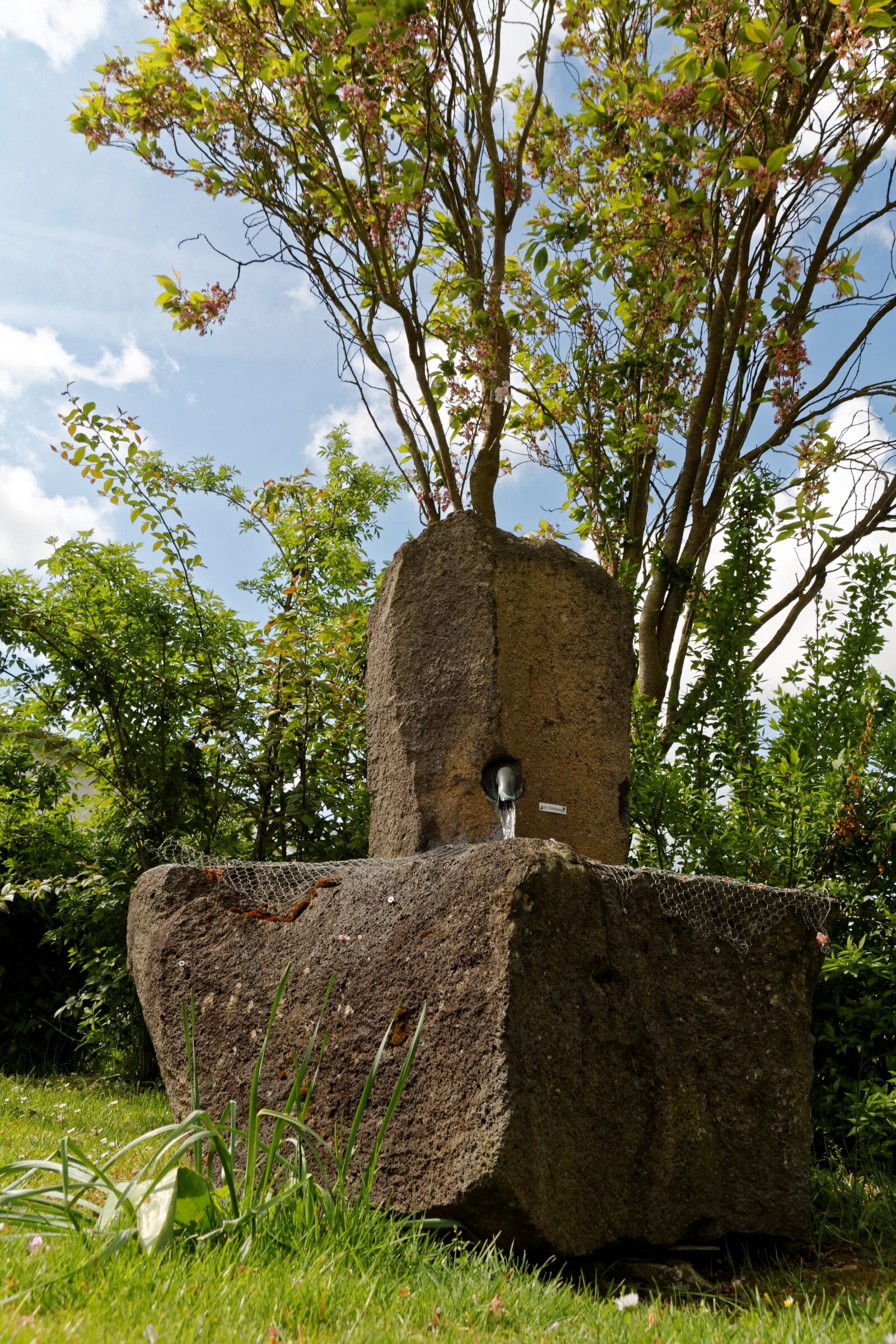 Canon EOS 30D sample photo. Fountain, stone, water photography