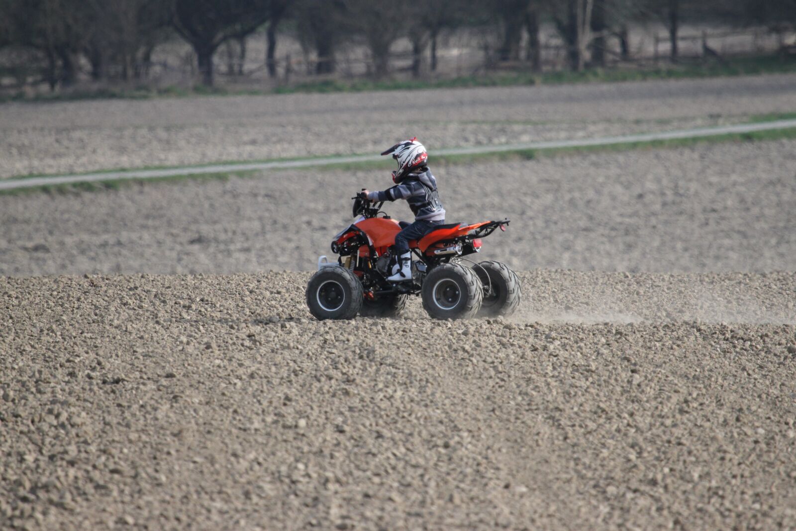 Canon EOS 500D (EOS Rebel T1i / EOS Kiss X3) sample photo. Quad, driver, action photography
