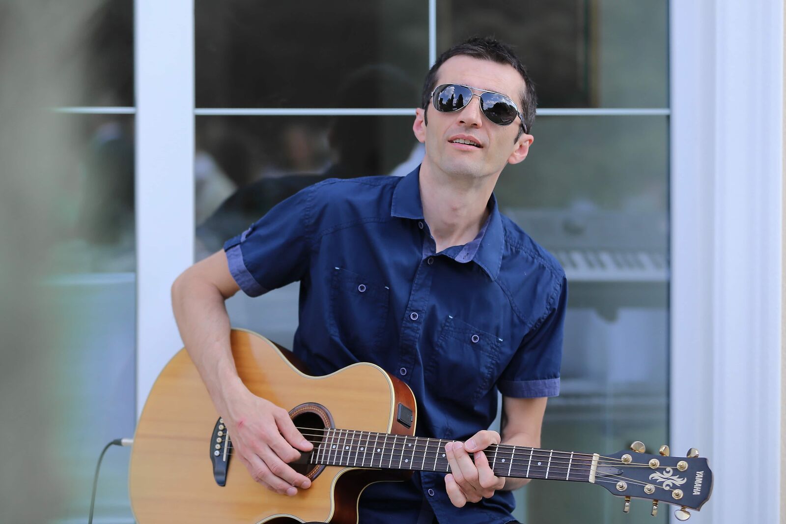 Canon EOS 6D sample photo. Guitar, acoustic, guitarist, smiling photography