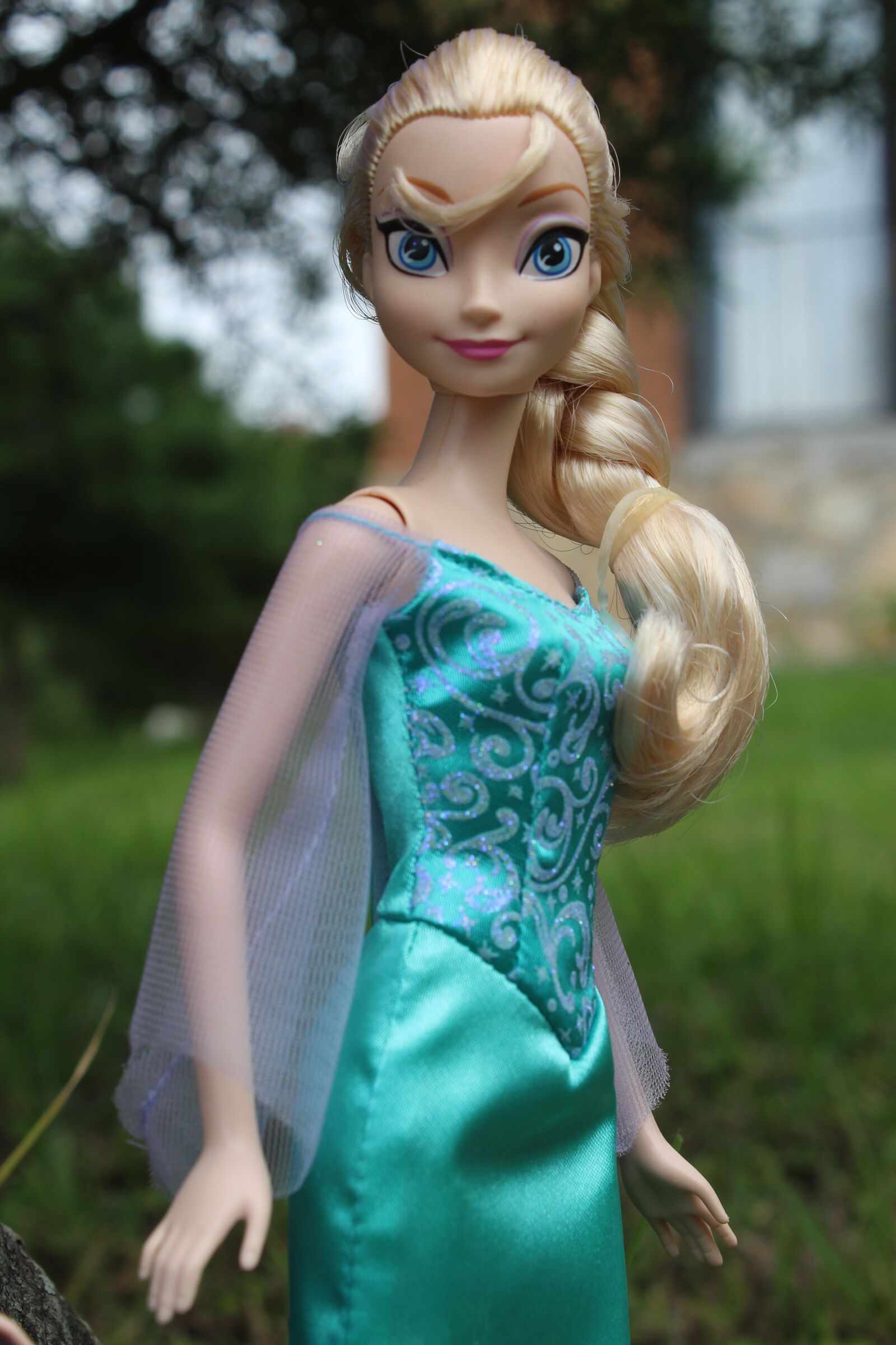 Canon EOS 1300D (EOS Rebel T6 / EOS Kiss X80) sample photo. Elsa, princess, wrist photography