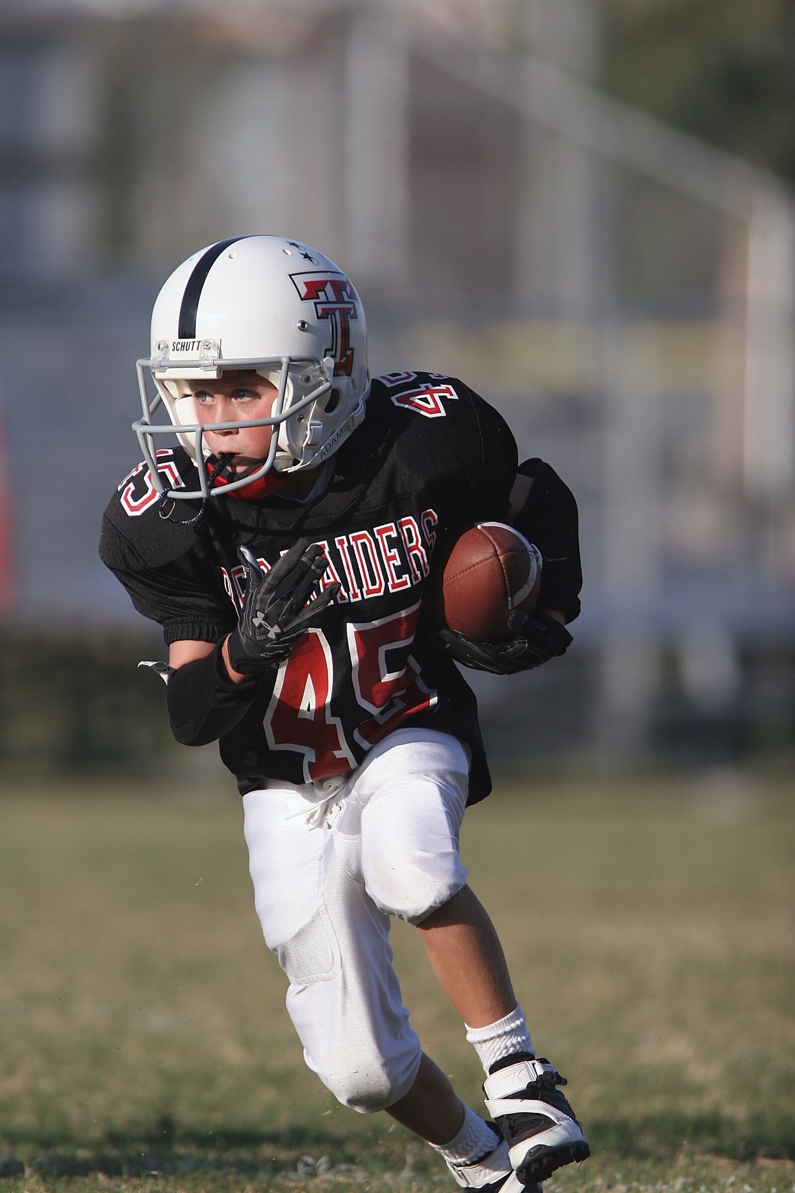 Canon EOS 20D sample photo. Football, running back, action photography