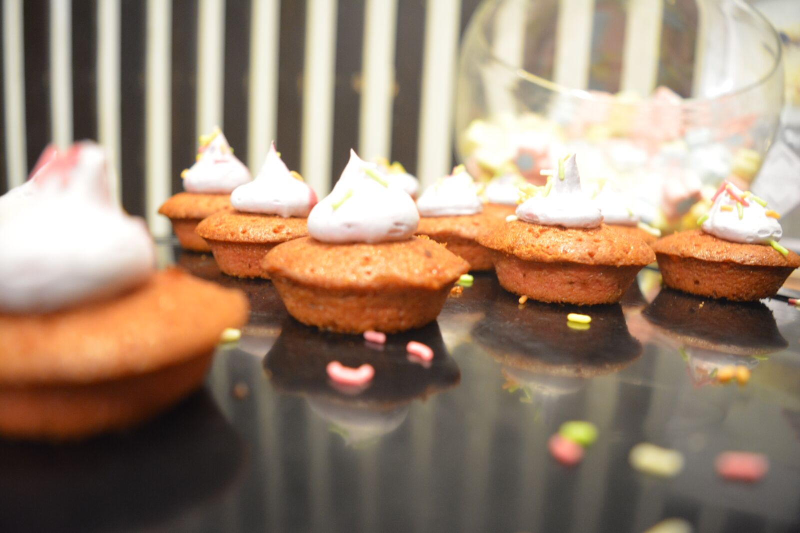 Nikon D5200 sample photo. Cup cakes, cream cup photography