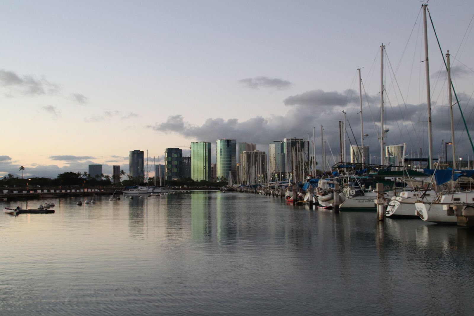 Canon EOS 77D (EOS 9000D / EOS 770D) sample photo. Sunset, bay, boat photography