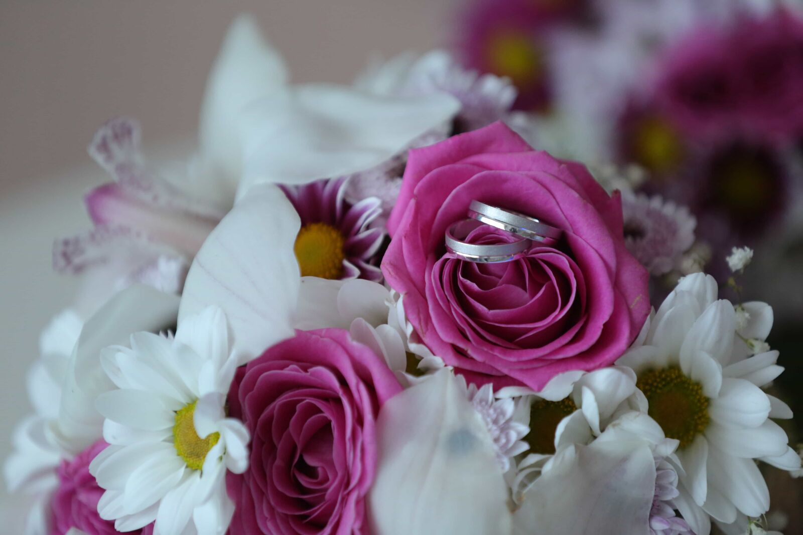 Canon EOS 5D Mark III sample photo. Gifts, platinum, ritual, still photography