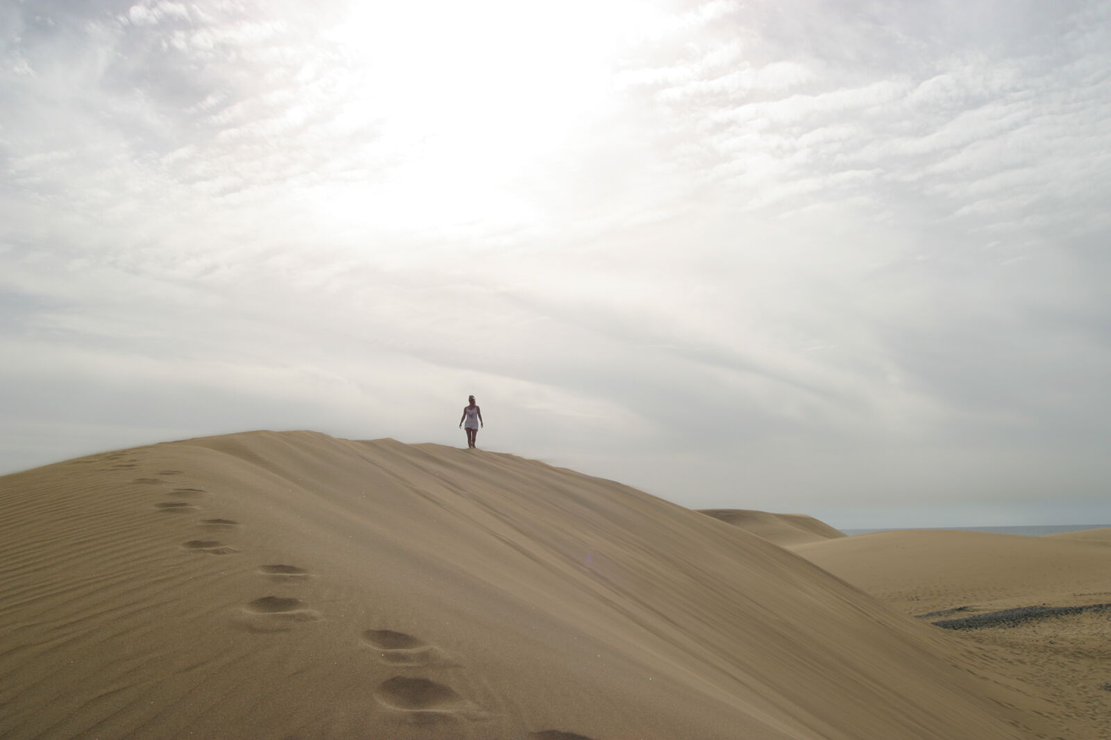 Canon EOS D60 sample photo. Sky, sand, girl, cloud photography