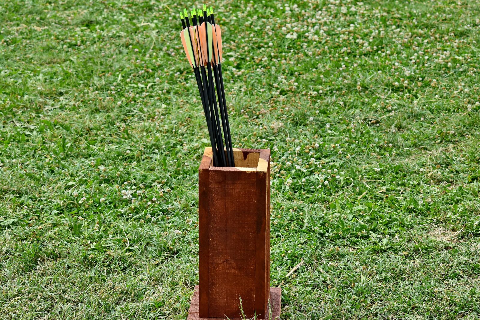 Nikon D5500 sample photo. Archery, arrow, arrowhead, box photography