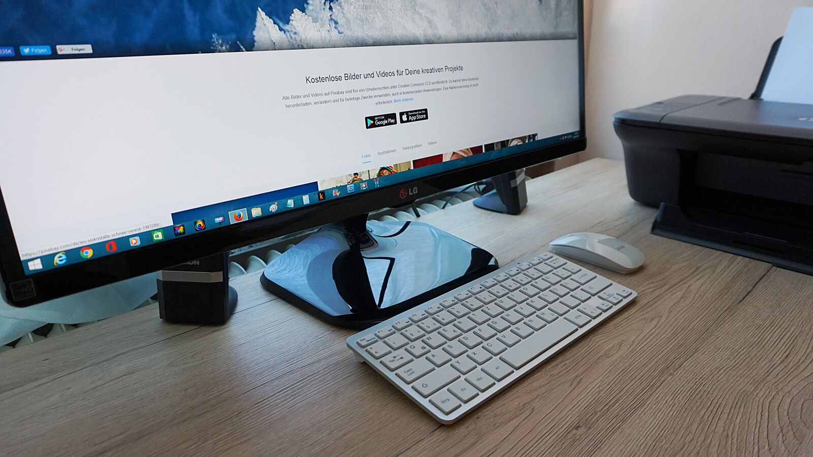 Sony Alpha a5000 (ILCE 5000) sample photo. Monitor, computer, screen photography