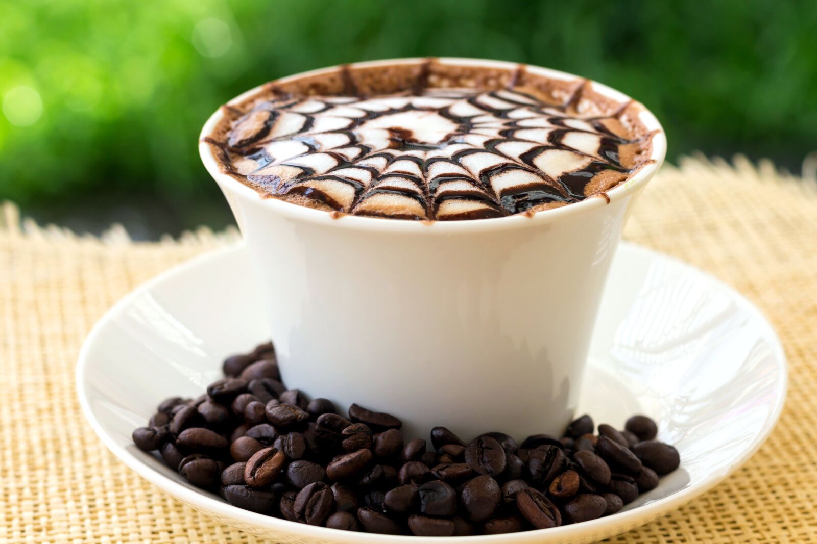 Canon EOS 700D (EOS Rebel T5i / EOS Kiss X7i) + Canon EF 50mm F1.8 STM sample photo. Cappuccino, coffee, spider web photography