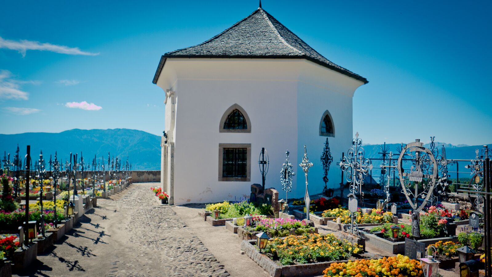 Panasonic Lumix DMC-LX100 sample photo. Chapel, cemetery, graves photography