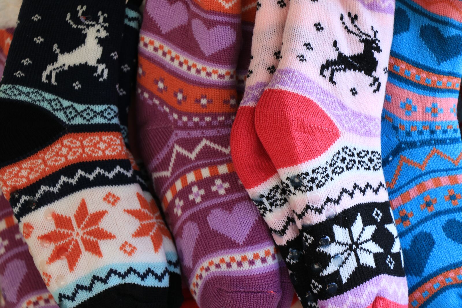 Canon EF-S 18-135mm F3.5-5.6 IS USM sample photo. Clothing, stockings, socks photography