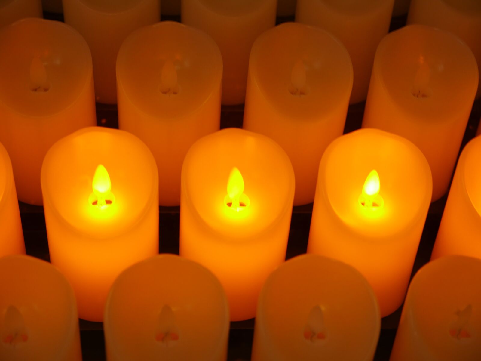 Panasonic Lumix DMC-GH4 sample photo. Candles, church, prayer photography