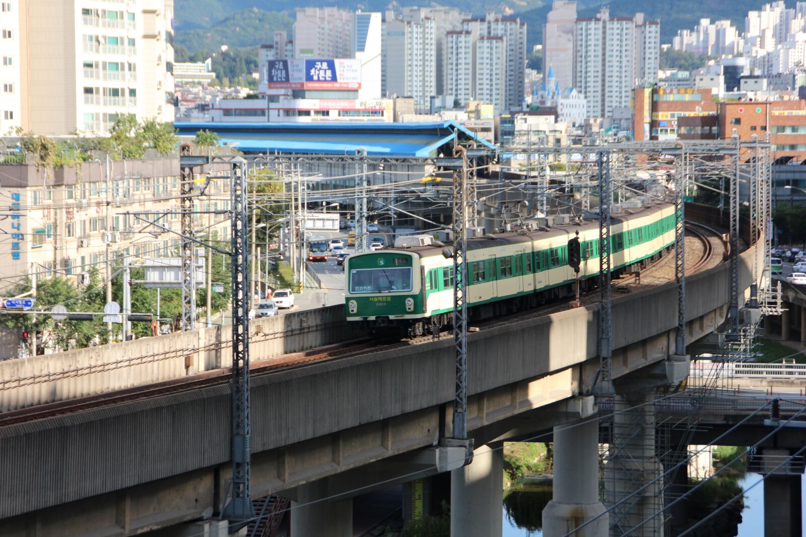 Canon EOS 600D (Rebel EOS T3i / EOS Kiss X5) sample photo. Train, subway, republic of photography