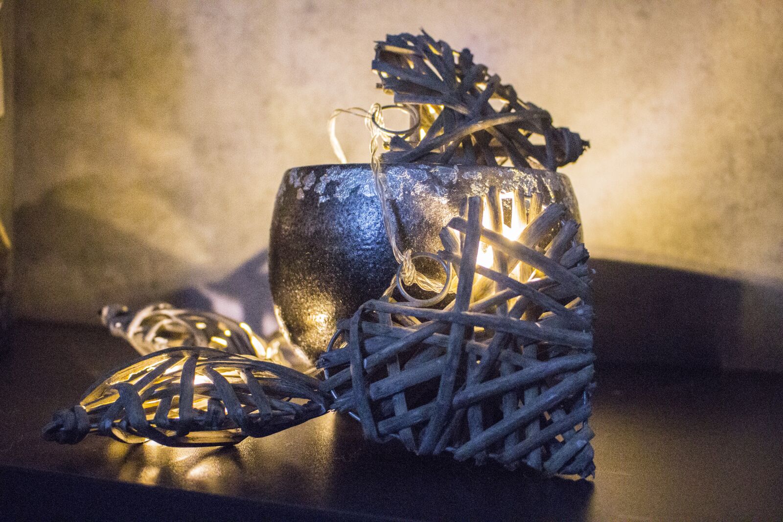 Canon EOS 700D (EOS Rebel T5i / EOS Kiss X7i) sample photo. Decoration, gold, heart photography