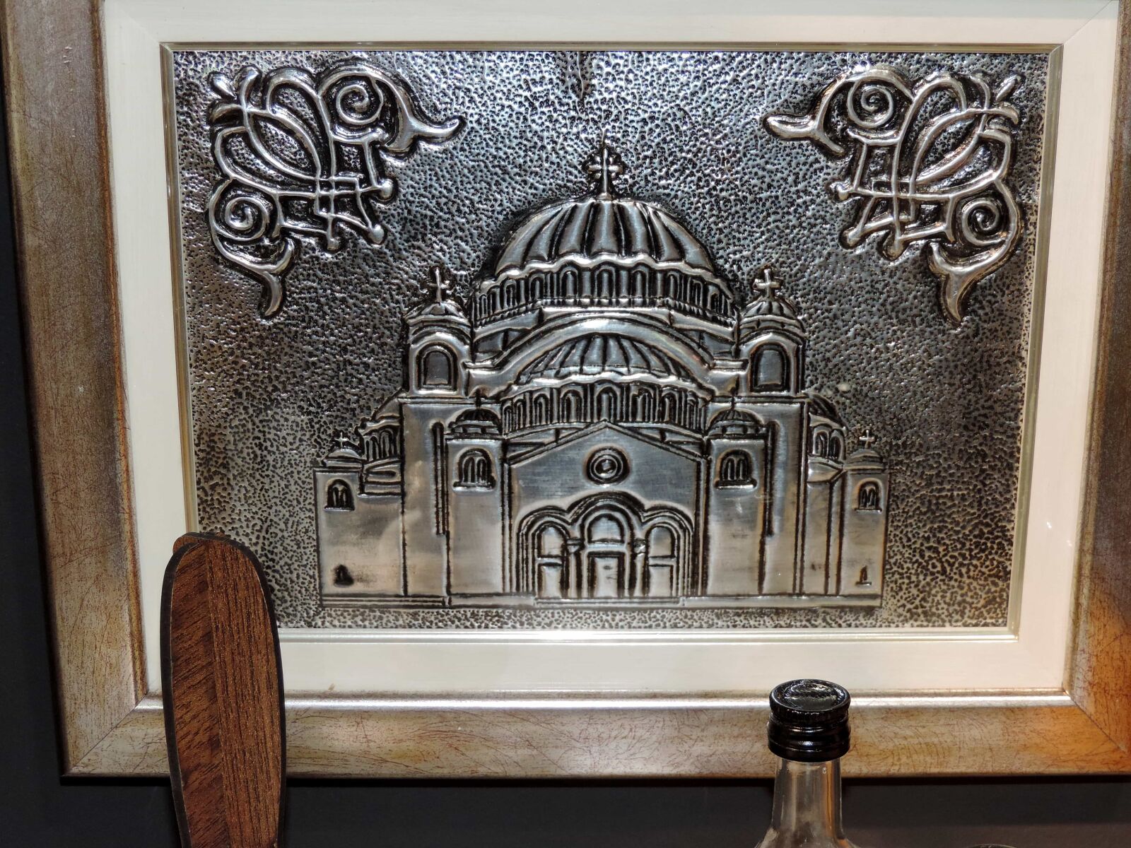 Nikon Coolpix P520 sample photo. Carvings, frame, metal, picture photography