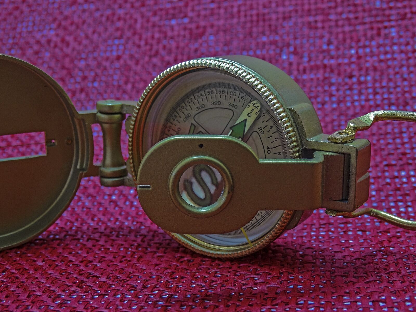 Sony Cyber-shot DSC-HX300 sample photo. Compass, cardinal points, metal photography