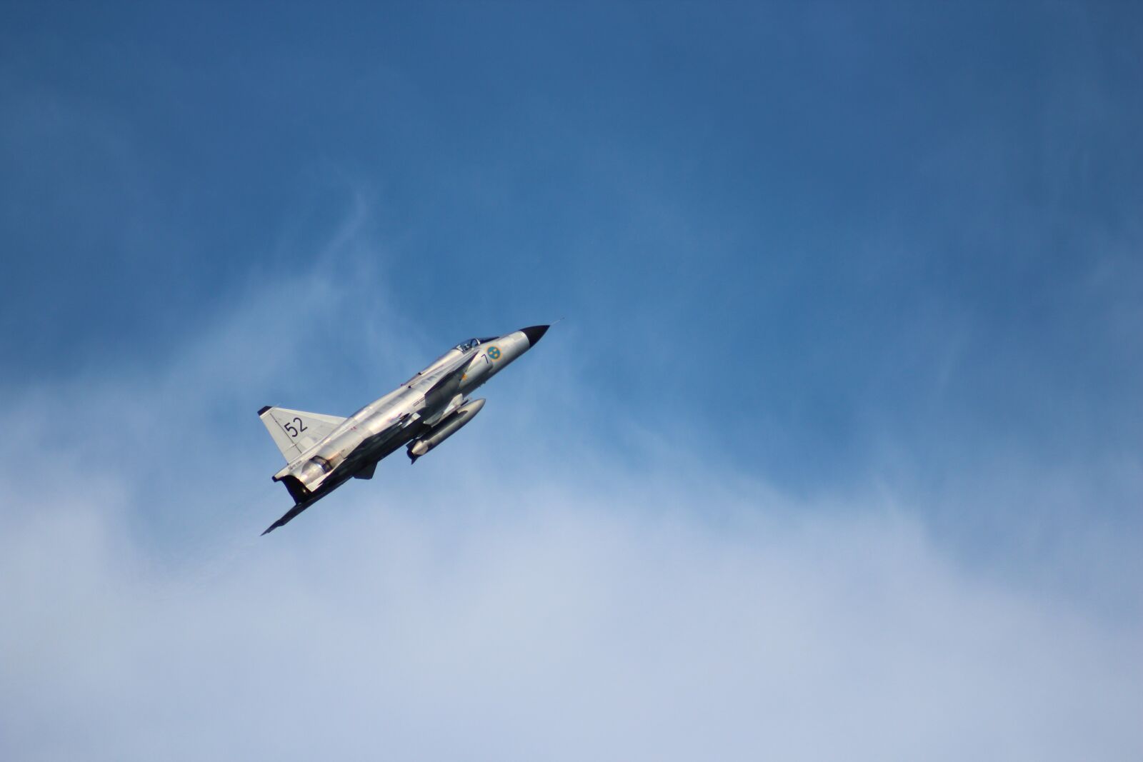 Canon EOS 600D (Rebel EOS T3i / EOS Kiss X5) sample photo. Airplane, flight, sky photography